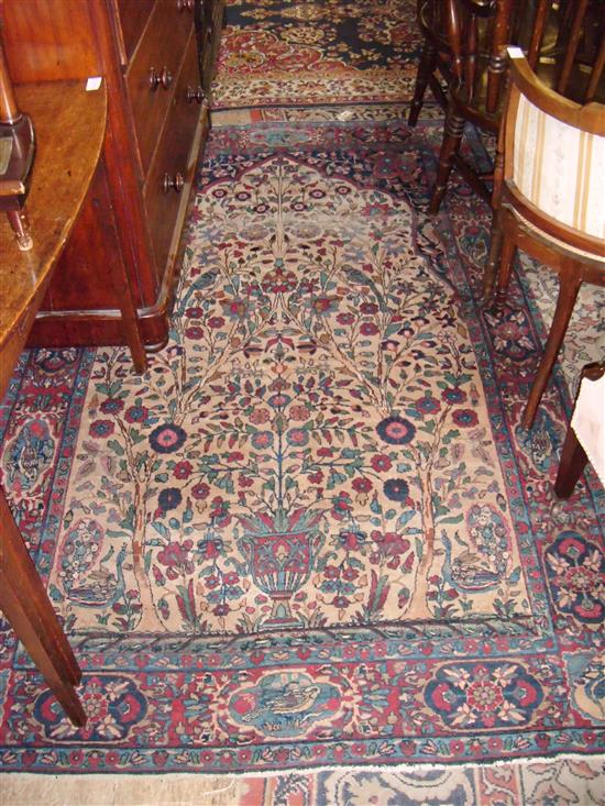 Kerman red & blue pattern rug w/ vase design